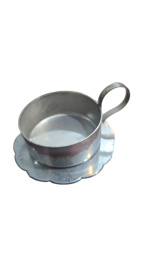 Pequena base para xícara de metal