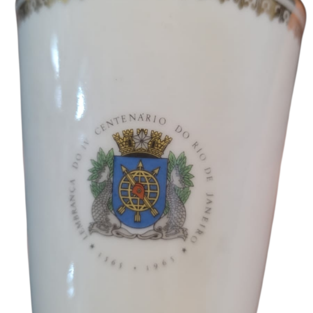Copo histórico de porcelana Mauá