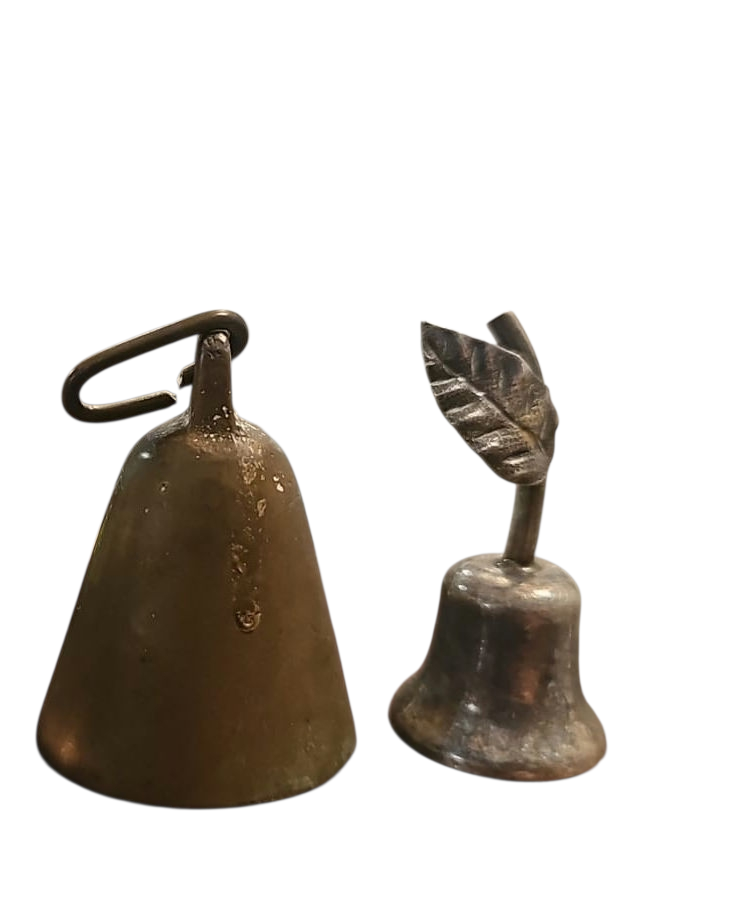 Par de antigos sinos espessurados a prata e de bronze