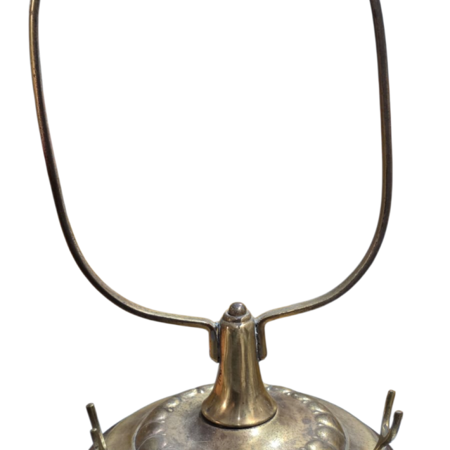 Estrutura de Gongo em dourado metal e base de madeira