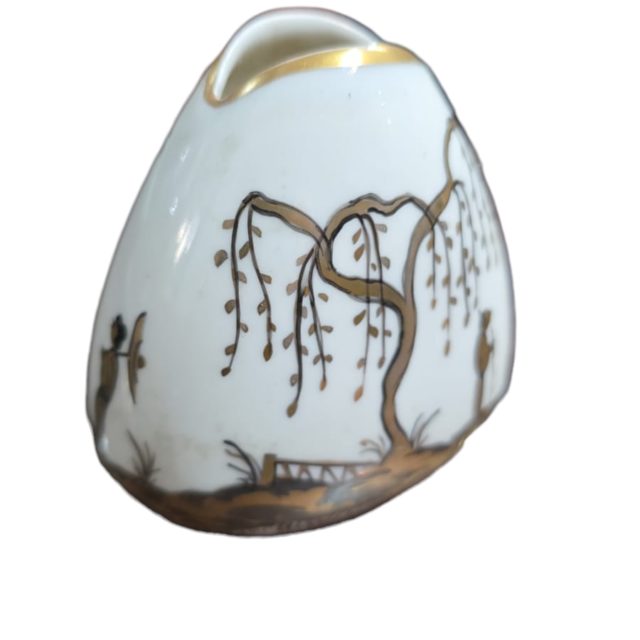 Pequena floreira de porcelana