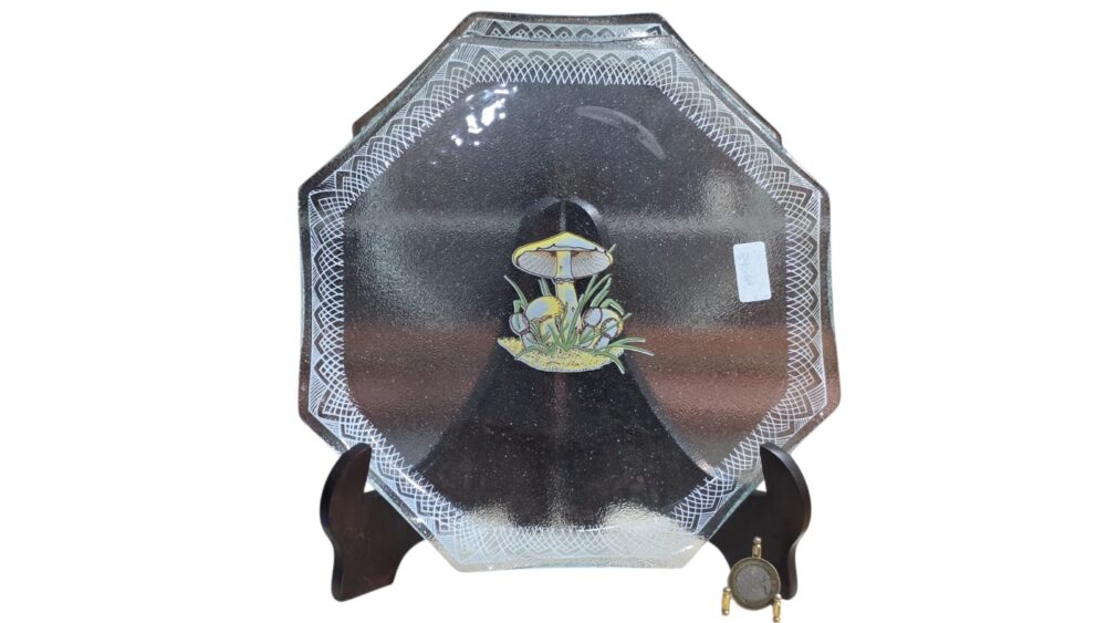 Prato decorativo ou fruteira de vidro com formato oitavado