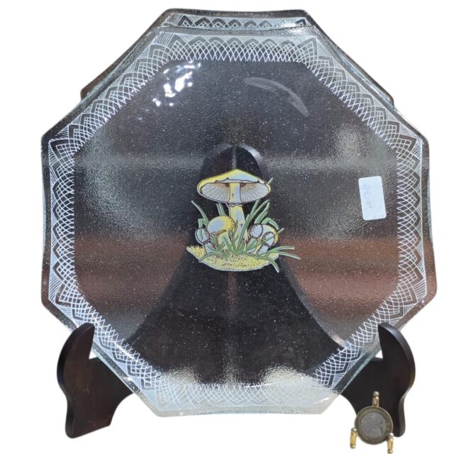 Prato decorativo ou fruteira de vidro com formato oitavado