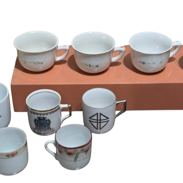 Conjunto de xícaras de café em porcelana