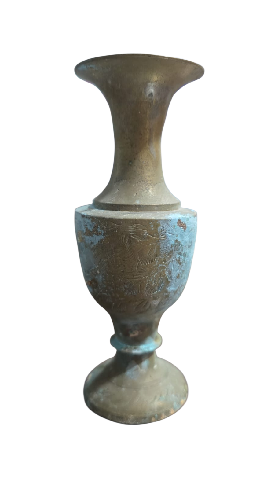 Antigo vaso indiano em dourado metal ricamente cinzelado