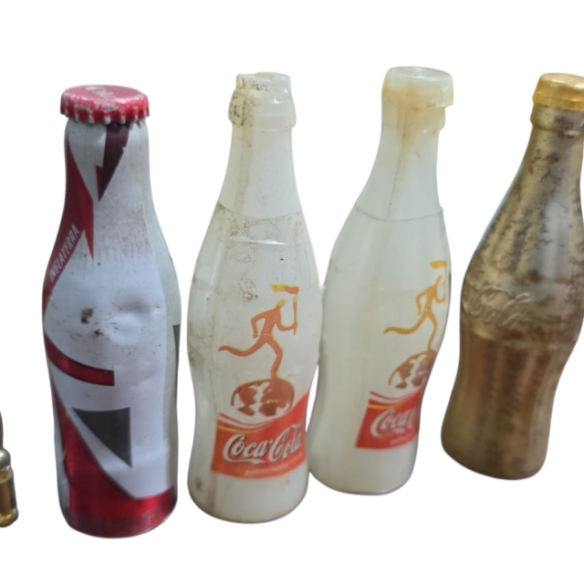 Quarteto de antigas garrafinhas colecionáveis Coca-Cola