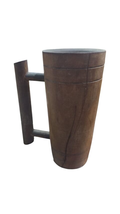 Caneca de madeira com trinca