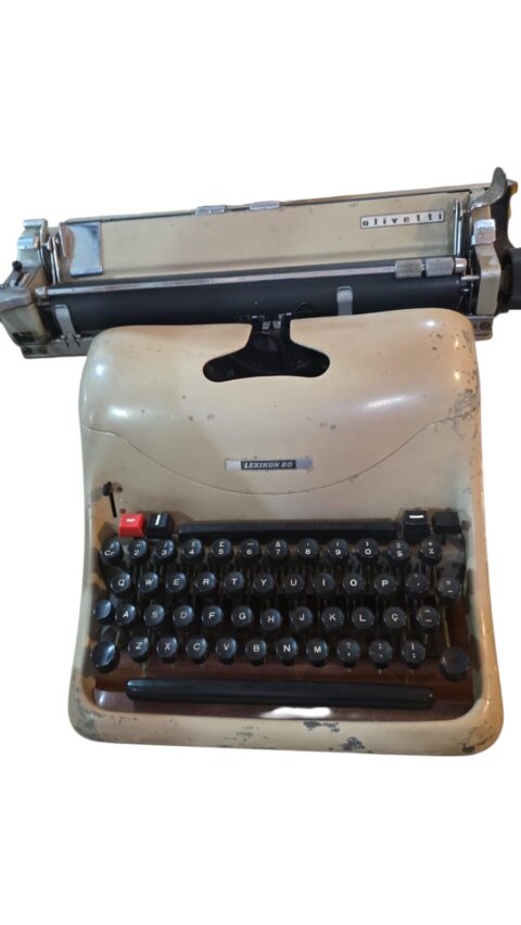 Antiga máquina de escrever Lexicon 80 Olivetti
