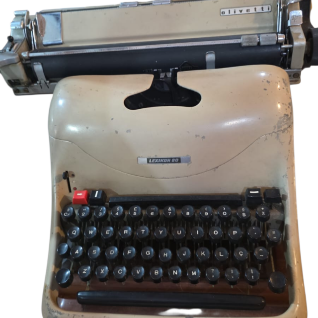 Antiga máquina de escrever Lexicon 80 Olivetti