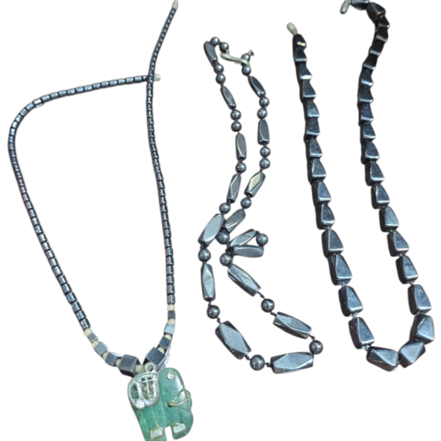 Trio de colares elegantes de pedras