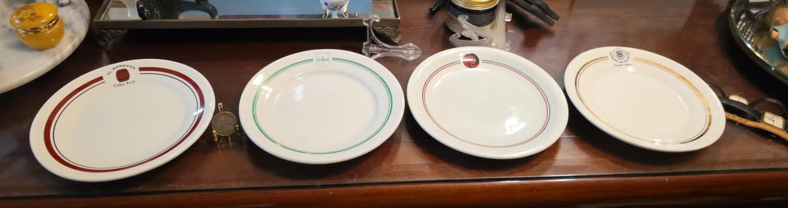 Conjunto de antigas porcelanas de restaurantes - Imagem 2