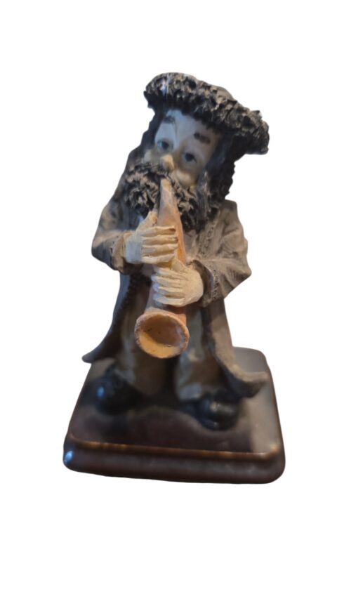 Bela escultura de músico de resina