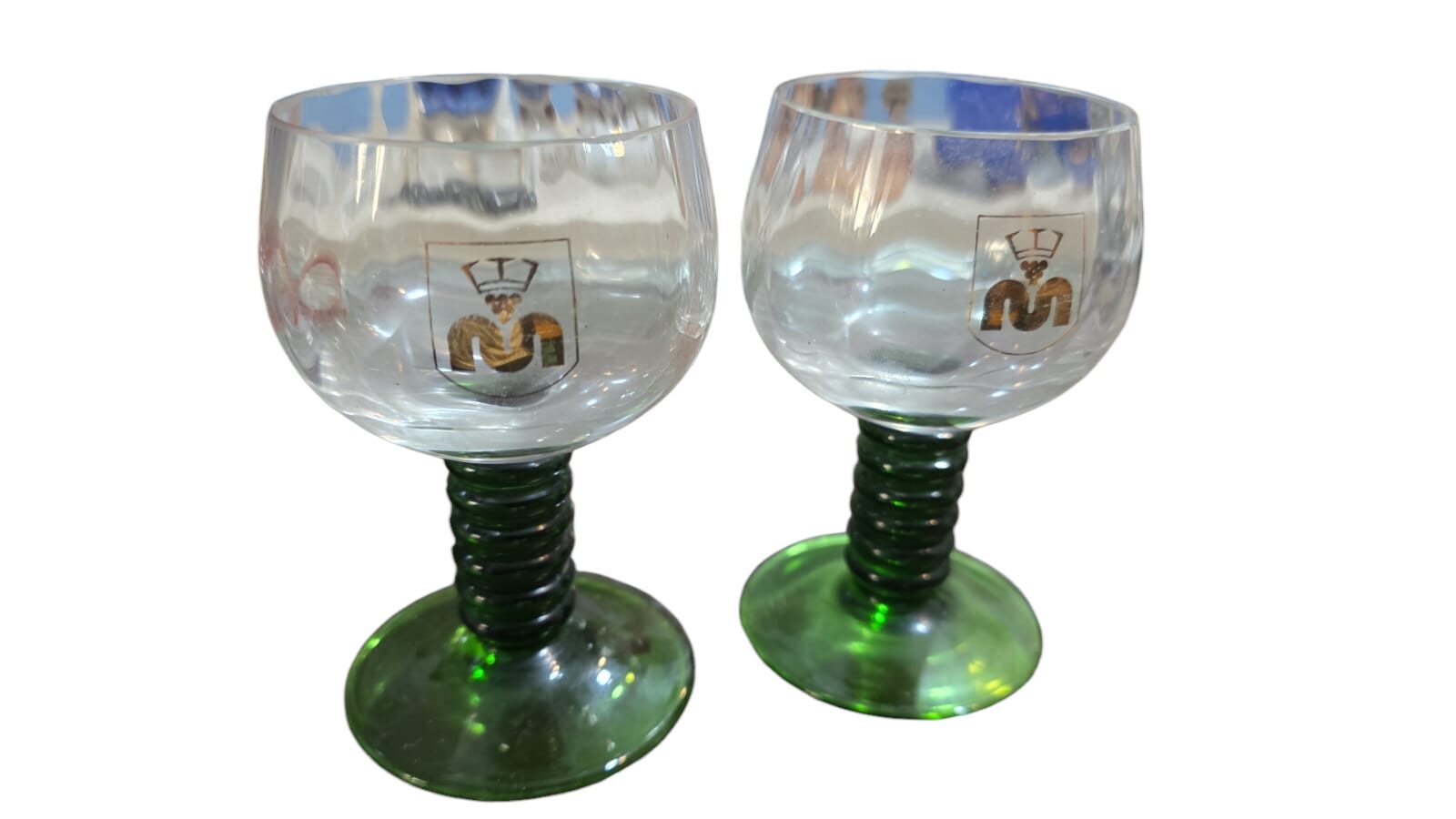 Taças de cristal com dourações e bela base