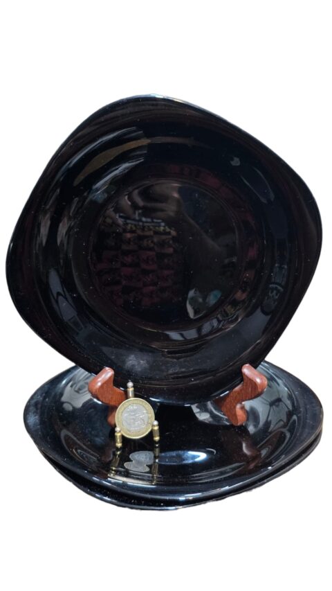 Prato de sobremesa em Porcelana negra. (valor unitário)