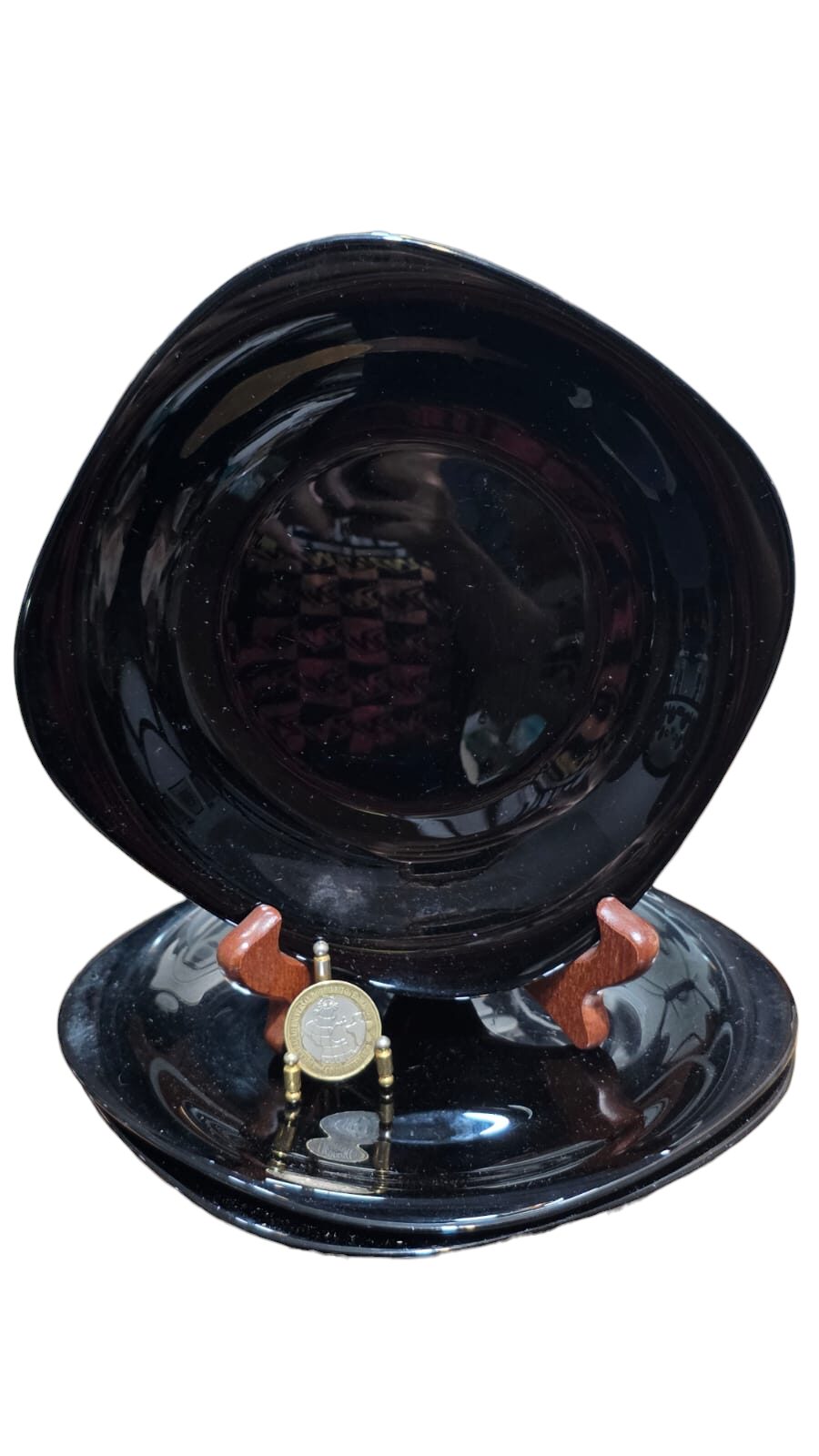 Prato de sobremesa em Porcelana negra. (valor unitário)
