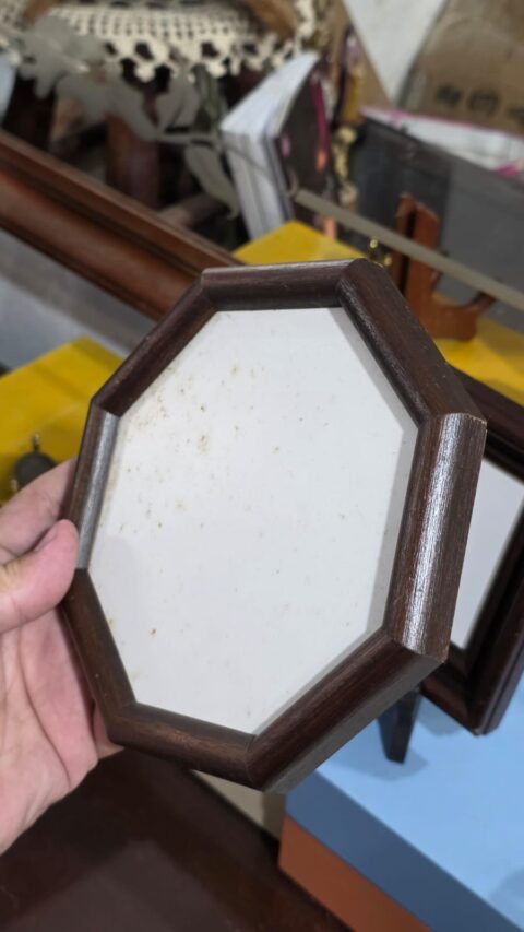 Par de azulejo com moldura em madeira