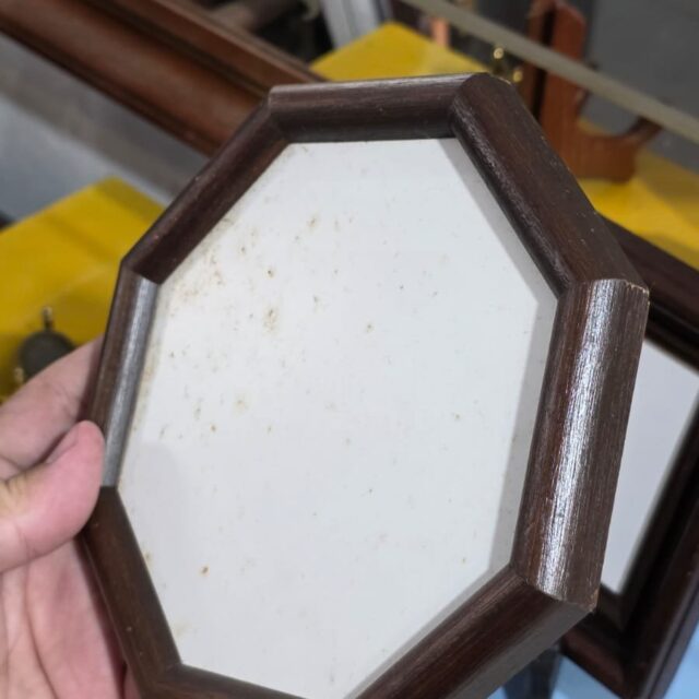 Par de azulejo com moldura em madeira
