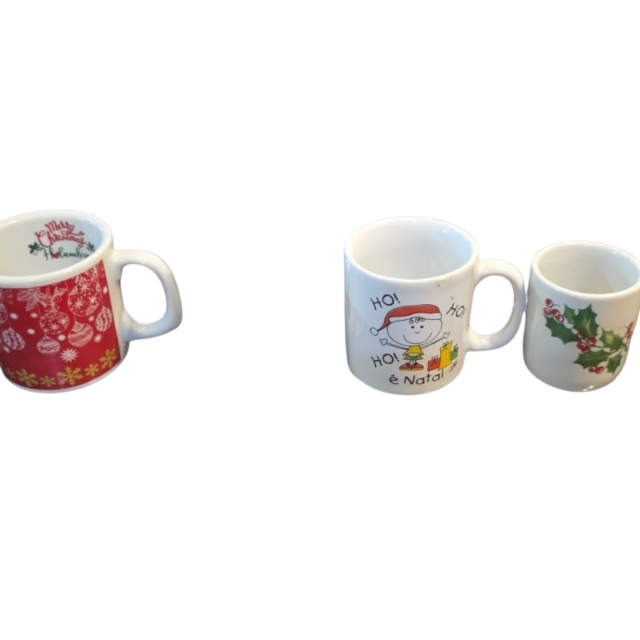 Quarteto de xícaras e copinho de porcelana natalina
