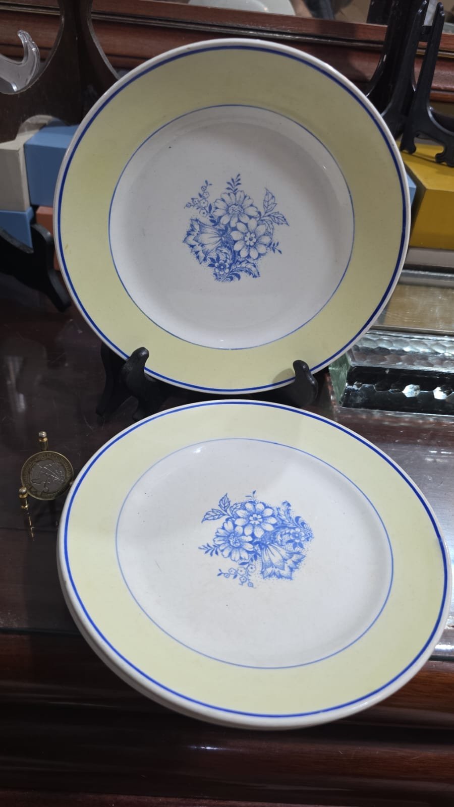 Porcelanas de sobremesa antigas, motivos florais. (valor unitário) - Imagem 2