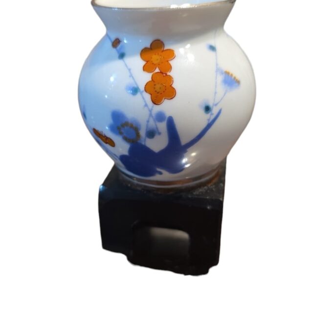 Vasinho de porcelana oriental com peanha de pedra