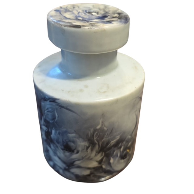 Belo pote de porcelana