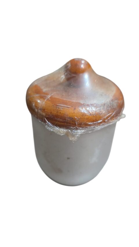 Antigo pote com tampa de madeira