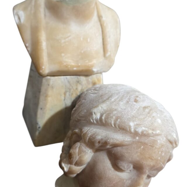 Antiga escultura em pedra