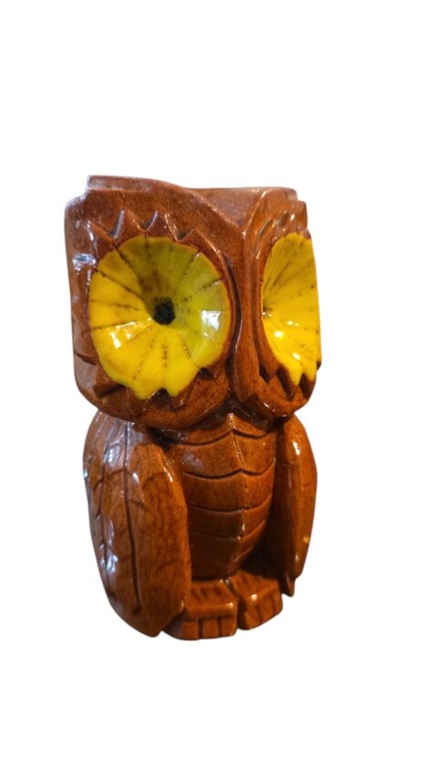 Pesada escultura coruja de cerâmica artesanal