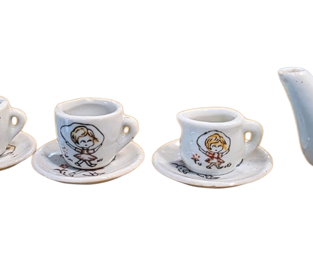 Antigo conjunto de porcelana miniatura