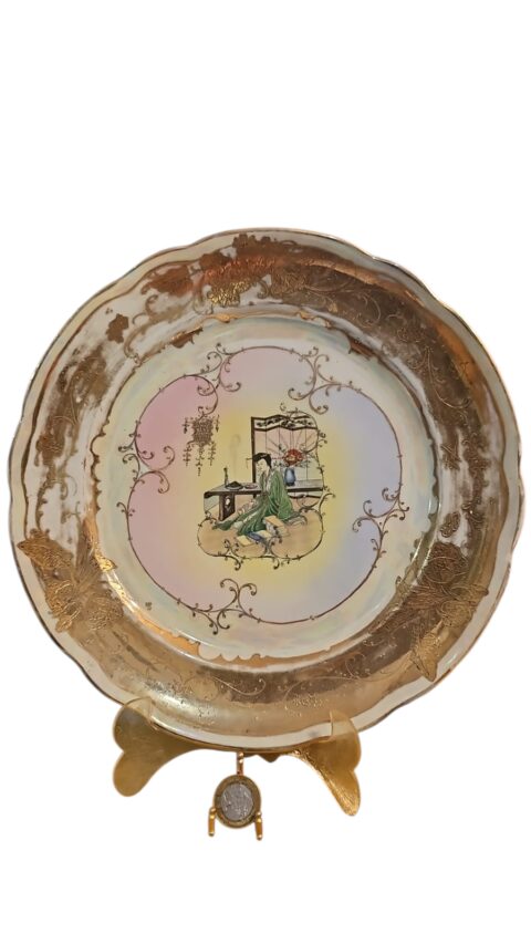 Antigo e raro Medalhão de porcelana