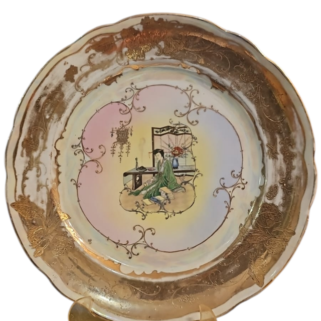 Antigo e raro Medalhão de porcelana