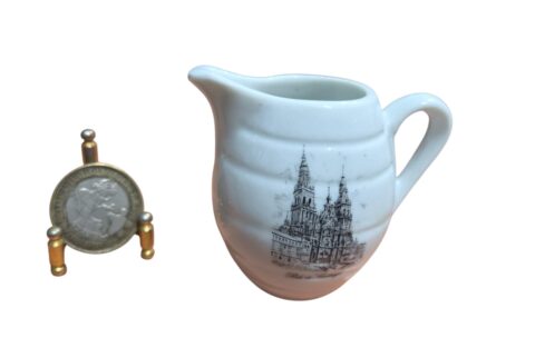 Souvenir em porcelana