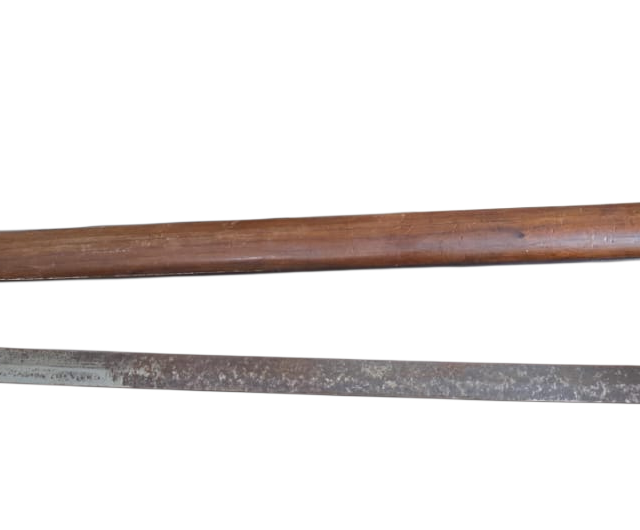 Antiga espada indiana com lâmina de carbono
