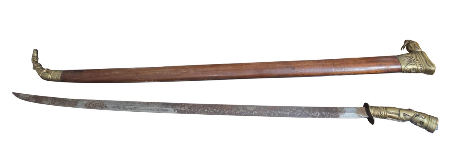 Antiga espada indiana com lâmina de carbono