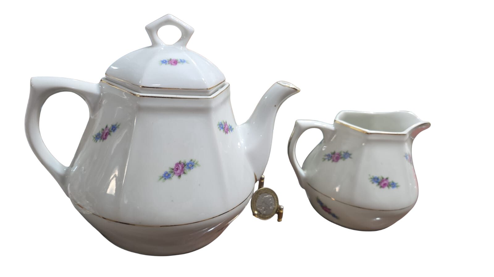 Antigo conjunto de porcelana Monte Alegre, impecável
