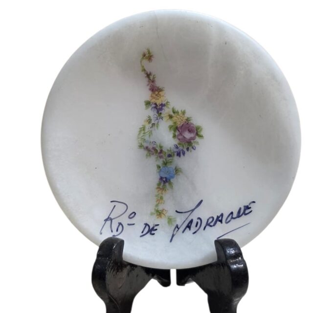 Pratinho decorativo esculpido em pedra de Mármore