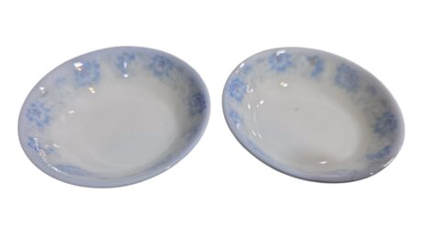Par de pequenos bowls de porcelana, motivos florais