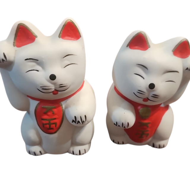 Par de gatos da sorte chineses de porcelana