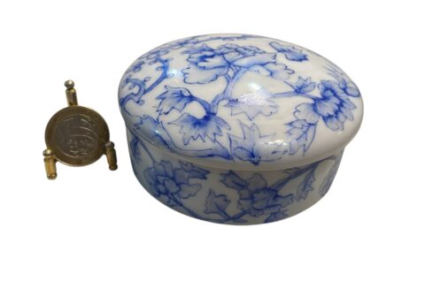 Porcelana oriental, motivos florais, impecável