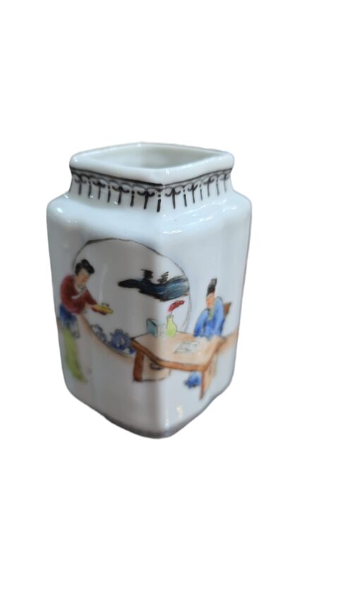 Vasinho de porcelana oriental com bela arte feita a mão