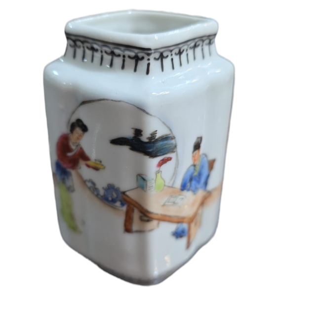 Vasinho de porcelana oriental com bela arte feita a mão