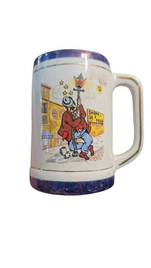 Antiga caneca de porcelana