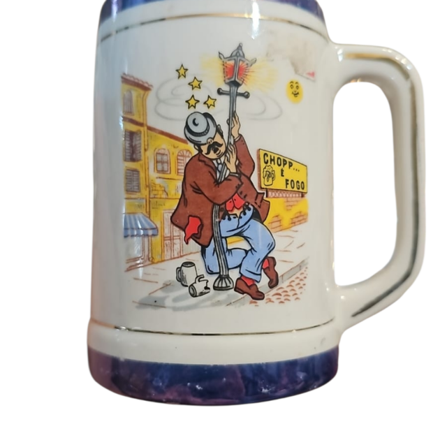 Antiga caneca de porcelana