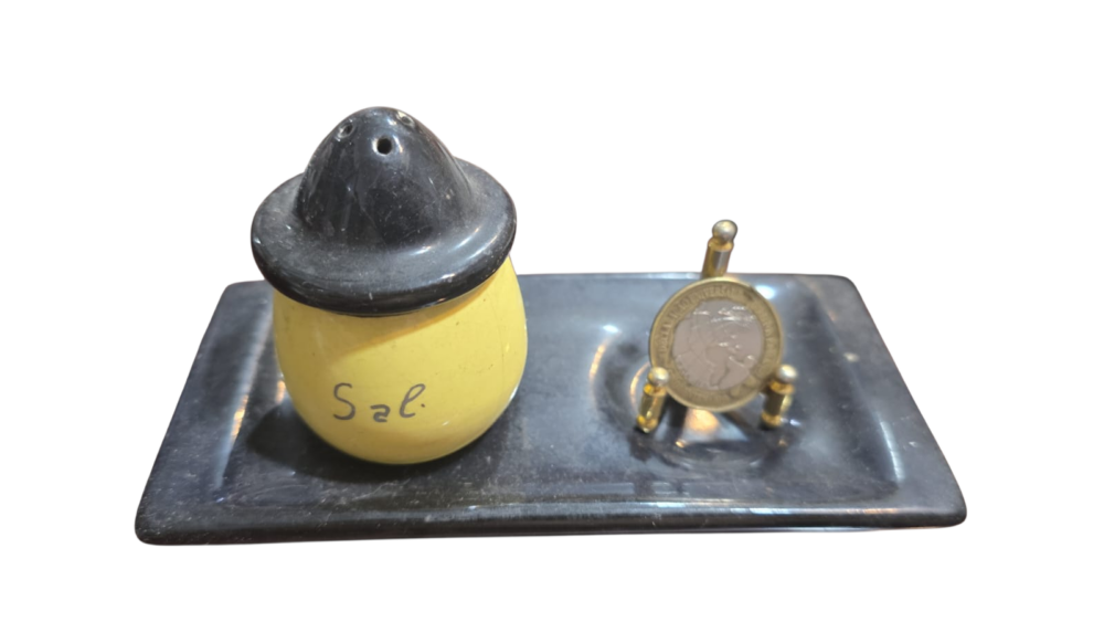 Saleiro de porcelana com bandeja