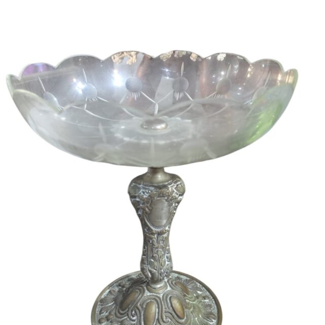 Centro de mesa europeu belíssimo, ainda com cristal original da época