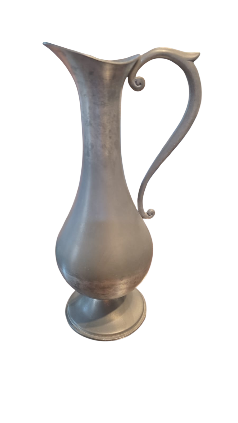 Elegante jarra européia em estanho