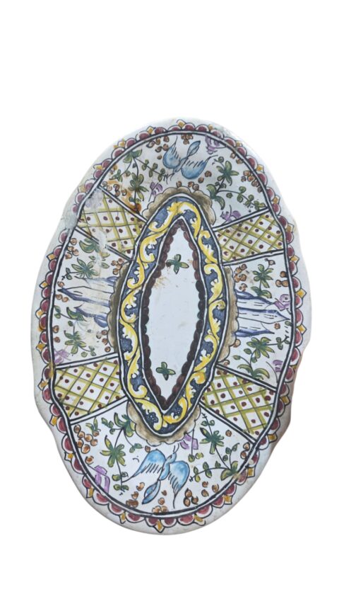 Antiga louça portuguesa de pendurar com restauro