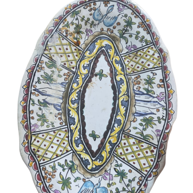 Antiga louça portuguesa de pendurar com restauro