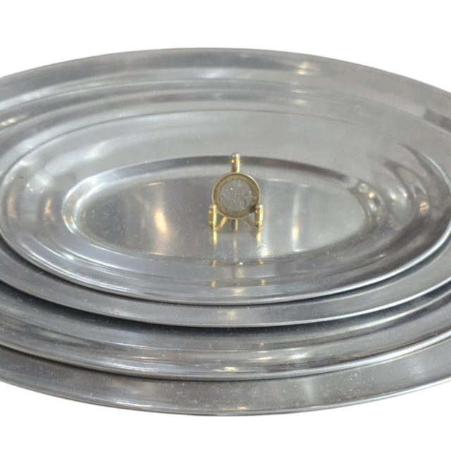 Antiga baixela inox com quatro travessas