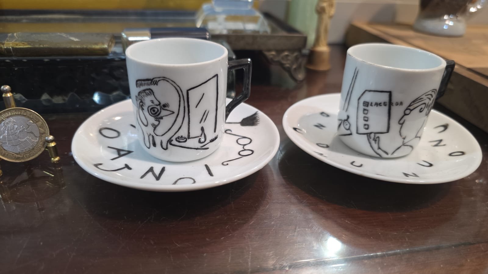 Par de antigas xícaras de porcelana Mauá - Imagem 2